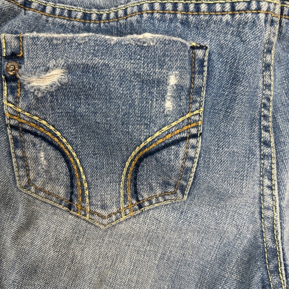 *HOLLISTER* Junior's Light Wash Denim Bermuda Shorts Size 5 - Picture 3 of 6